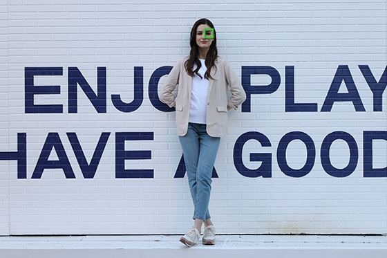 佳能入门级专微相机《EOS R100》今日发售：套机国行价 4499 元