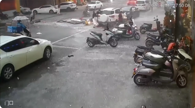 广东云浮一餐馆发生煤气爆炸，数人被